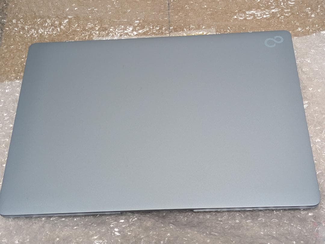 富士通 軽量ノートPC 12世代 i7 /512GB/16GB CH90/H3