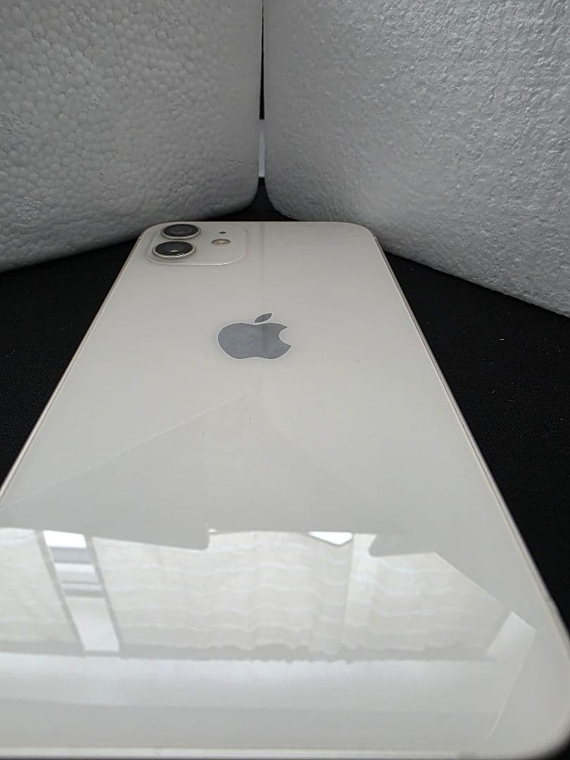 Apple iPhone 12 ホワイト 美品　箱　64gb