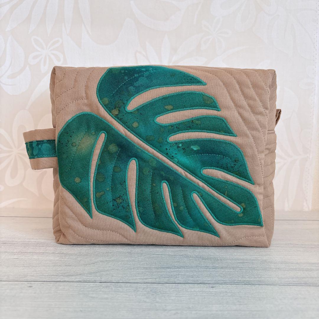 ハワイアンキルト　スクエアポーチ大　モンステラモチーフ