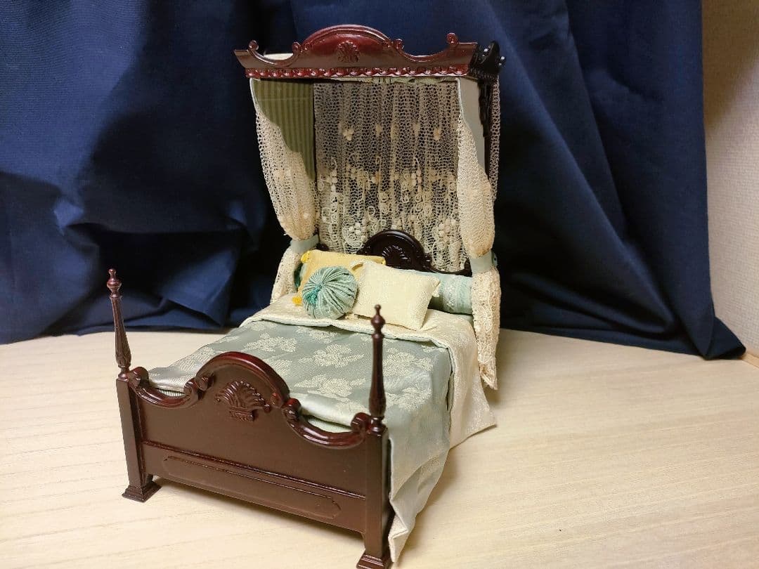 ミニチュア家具　1/12　天蓋ベッド　べスパック製家具　ドールハウス作家作品